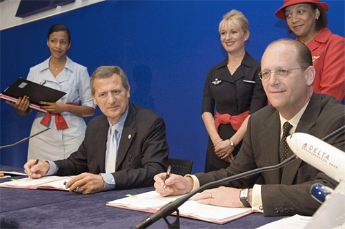 Podpis dohody o společném podniku mezi Air France a Delta Air Lines