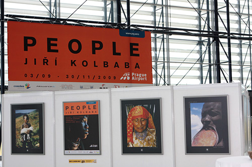 Výstava fotografií Jiřího Kolbaby na ruzyňském letišti