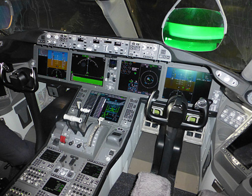 LOT - Boeing 787 Dreamliner - pilotní kabina