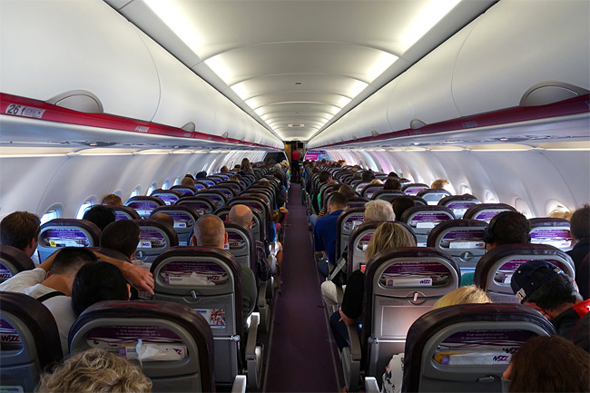 Wizz Air - Airbus A320 - kabina pro cestující