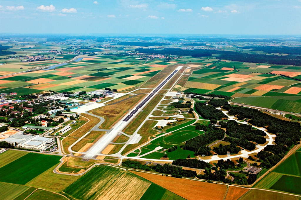 Letecký pohled na letiště v Memmingemu (foto: © Flughafen Memmingen GmbH)