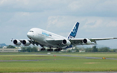 Airbus A380 v barvách společnosti Airbus (foto: Dmitry A. Mottl/Wikimedia Commons - Public Domain)