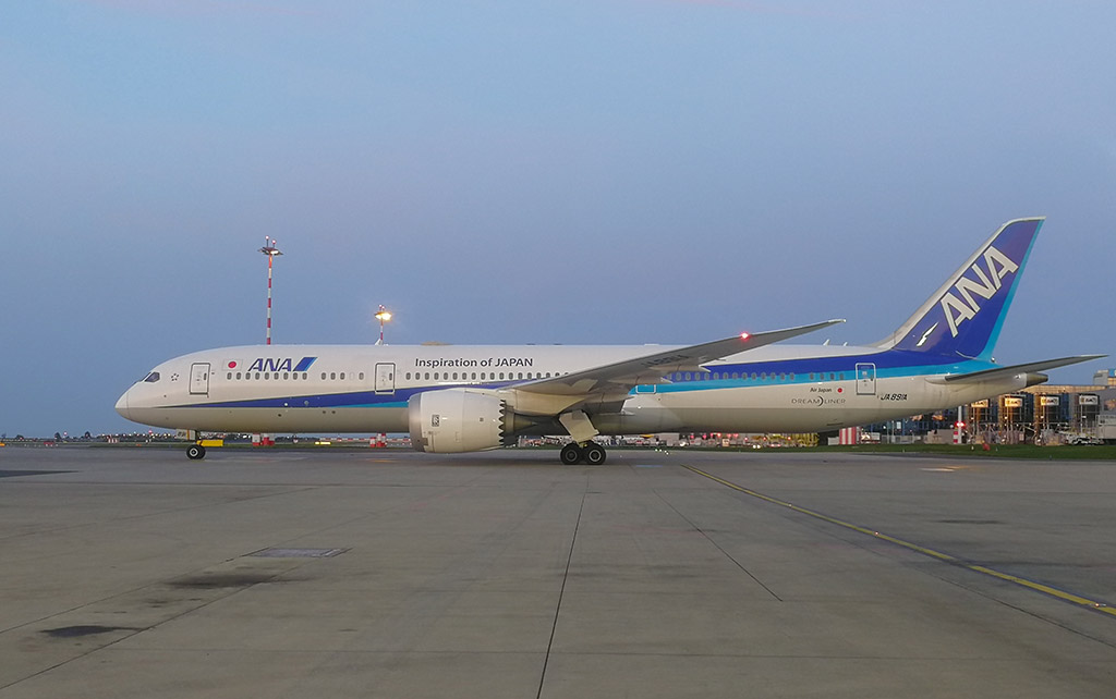 Večerní odlet charteru All Nippon Airways (ANA) do Sappora (foto: Centaureax)