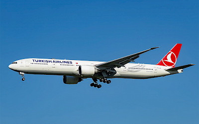 Turkish Airlines - Boeing 777-300ER (foto: N509FZ/Wikimedia Commons - CC BY-SA 4.0)