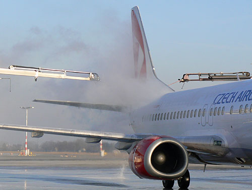 Odmrazování letadel u Českých aerolinií