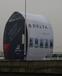 Reklama Delta Air Lines a Letiště Praha