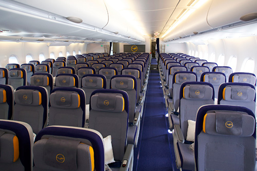 Lufthansa - Airbus A380 - ekonomická třída