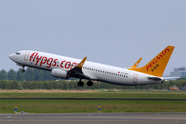 Pegasus Asia - Boeing 737-800 přistání Los Angeles