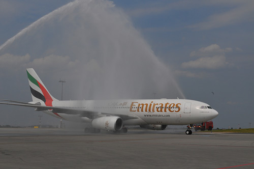 Emirates - první přílet do Prahy - uvítání letadla