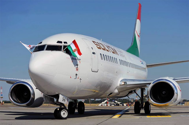 Sólyom Hungarian Airways - Boeing 737-500 - přílet do Budapešti