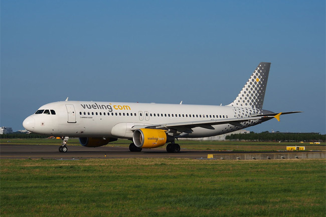 Vueling - Airbus A320 - EC-KHN