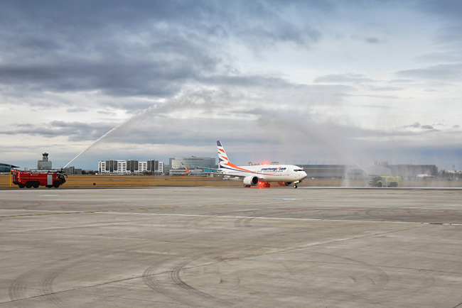 Travel Service - Boeing 737 MAX 8 - slavobrána