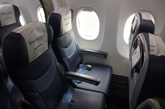 Travel Service - Boeing 737 MAX 8 - sedadla