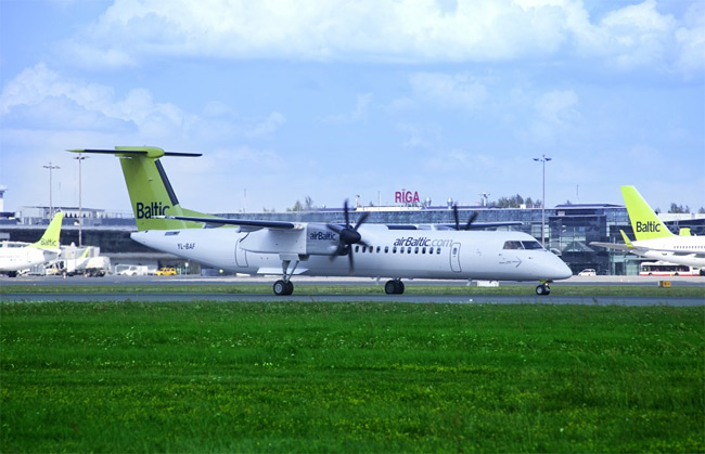 airBaltic - Bombardier Q400