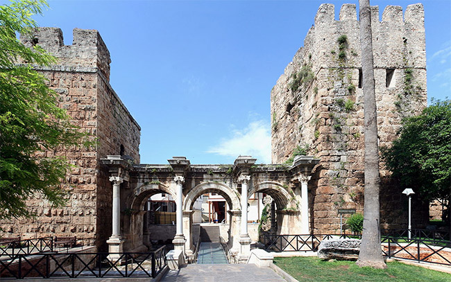 Antalya - Hadrianova brána