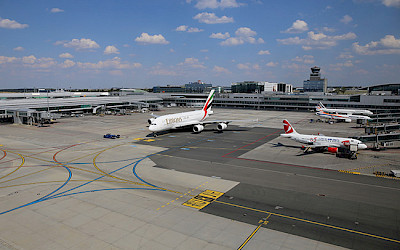 Pohled na odbavovací plochu ruzyňského letiště mezi Terminály 1 a 2 (foto: Letiště Praha)