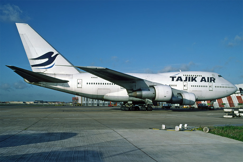 Boeing 747SP společnosti Tajik Air na londýnském letišti Heathrow (foto: Richard Vandervord/Wikimedia Commons - CC BY-SA 4.0)