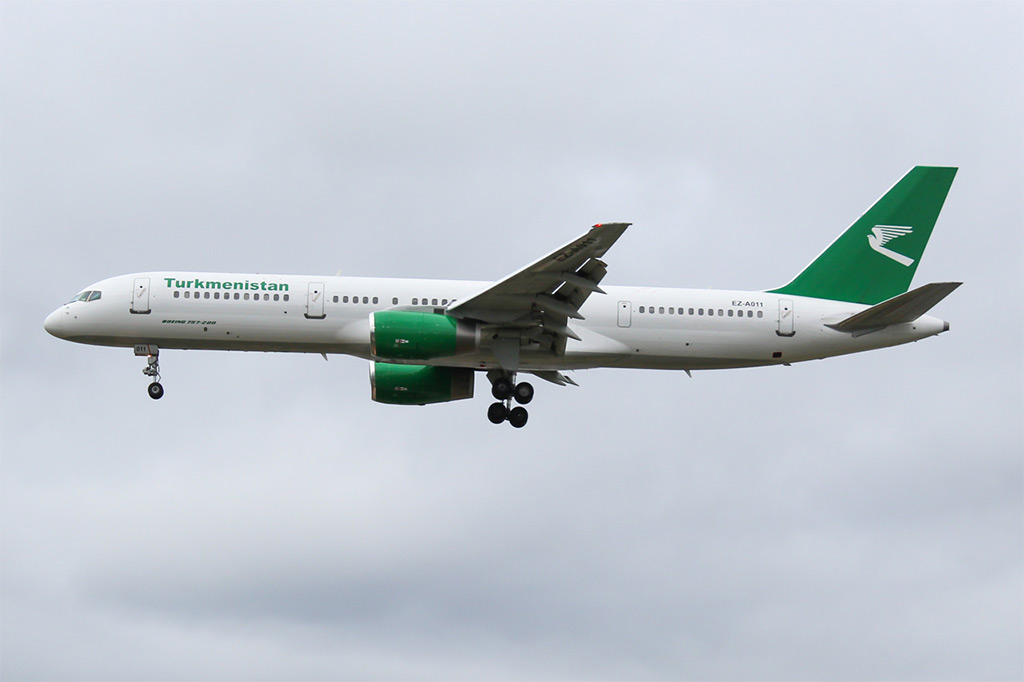 Turkmenistan Airlines - Boeing 757 (foto: Mark Harkin/Wikimedia Commons - CC BY 2.0)