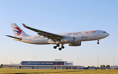 China Eastern Airlines - Airbus A330-200 (foto: Letiště Praha)