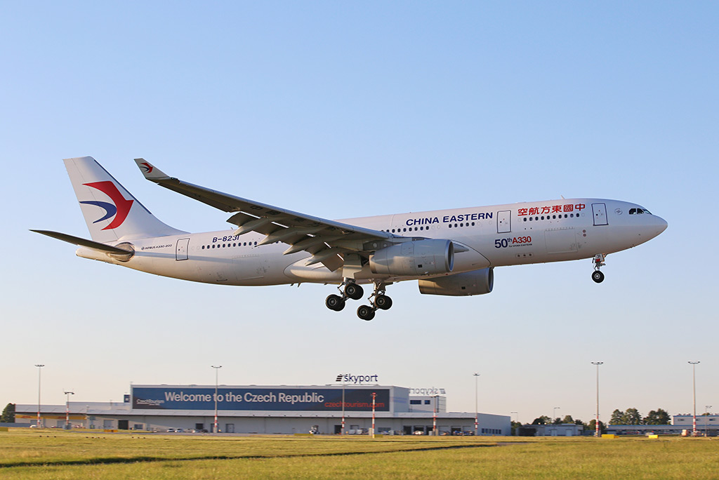 China Eastern Airlines - Airbus A330-200 (foto: Letiště Praha)