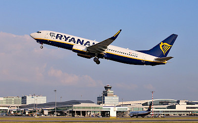 Boeing 737-800 startuje z ruzyňského letiště (foto: Letiště Praha)