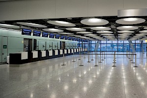 V terminálu je k dispozici i 54 standardních přepážek pro odbavení. - Autor: British Airways