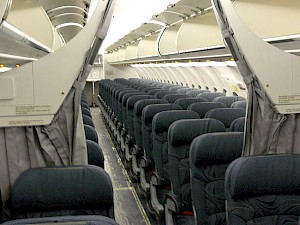 Interiér kabiny pro cestující prvního letošního A319 pro ČSA. - Autor: Tomáš Hampl