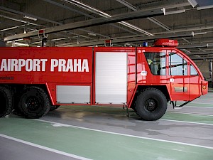 Rosenbauer Panther 6x6 má kapacitu nádrží 12 000 l. vody a 1 500 l. hasicí pěny - Autor: Tomáš Hampl