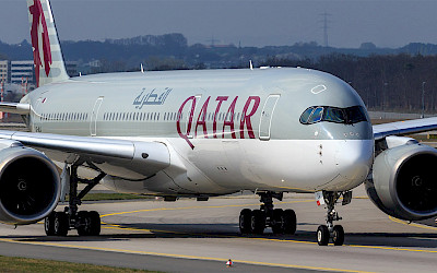 Airbus A350-900 společnosti Qatar Airways na letišti ve Frankfurtu (foto: tjdarmstadt/Wikimedia Commons - CC BY 2.0)