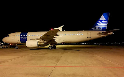 Pronajatý Airbus A320 bulharské společnosti Fly2Sky nese aktuálně barvy dánské Alpeflyet (foto: Centaureax)