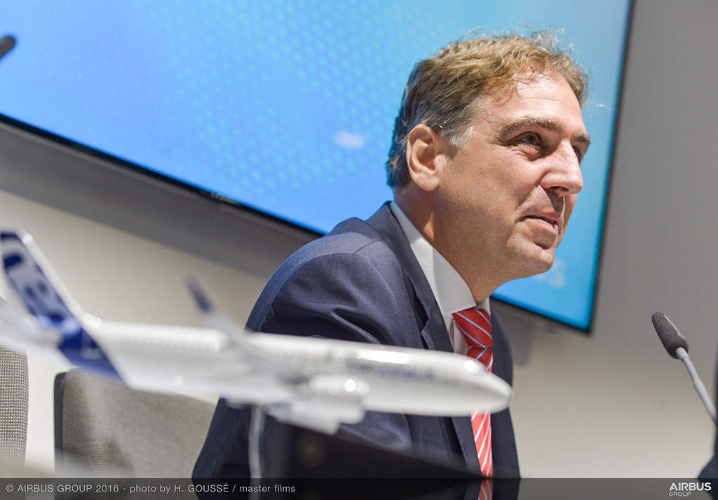 Šéf společnosti Germania Karsten Balke při oznámení kontraktu s Airbusem (foto: Airbus SAS)