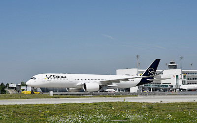 Letoun Airbus A350-900 společnosti Lufthansa na letišti v Mnichově (foto: Lufthansa)