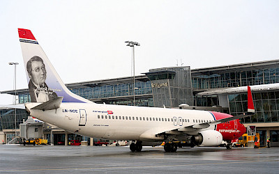 Letoun Boeing 737-800 společnosti Norwegian na letišti v Billundu (foto: Norwegian)
