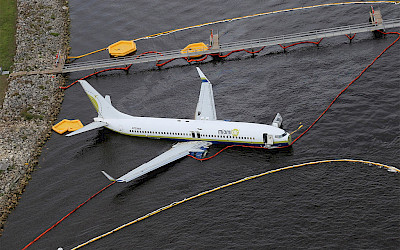 Letecký pohled na Boeing 737-800 (foto: NTSB/Wikimedia Commons - Public Domain)