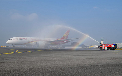 Uvítání zahajovacího letu Hainan Airlines na vídeňském letišti (foto: Flughafen Wien)