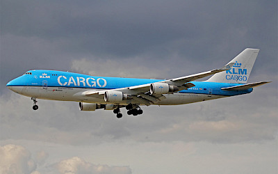 Boeing 747-400 ERF registrace PH-CKA v barvách KLM Cargo  na archivním snímku z roku 2013 (foto: Ken Fielding/Wikimedia Commons - CC BY-SA 3.0)