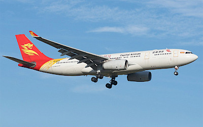 Beijing Capital Airlines - Airbus A330-200 (foto: BriYYZ/Wikimedia Commons - CC BY-SA 2.0)