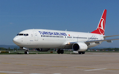 Turkish Airlines - Boeing 737-900ER (foto: Dtom/Wikimedia Commons - CC BY-SA 3.0)