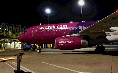 Airbus A320 společnosti Wizz Air na letišti v Bratislavě (foto:  Letisko M. R. Štefánika – Airport Bratislava)