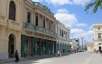 Historická část kubánského města Santa Clara (foto: Lezumbalaberenjena/Wikimedia Commons - public domain)