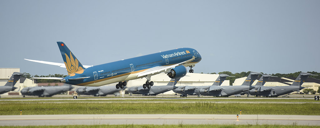 První Boeing 787-10v barvách Vietnam Airlines (foto: Boeing Co.)