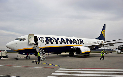 Boeing 737-800 společnosti Ryanair na letišti Modlin ve Varšavě (foto: Bene Riobó/Wikimedia Commons - CC BY-SA 4.0)
