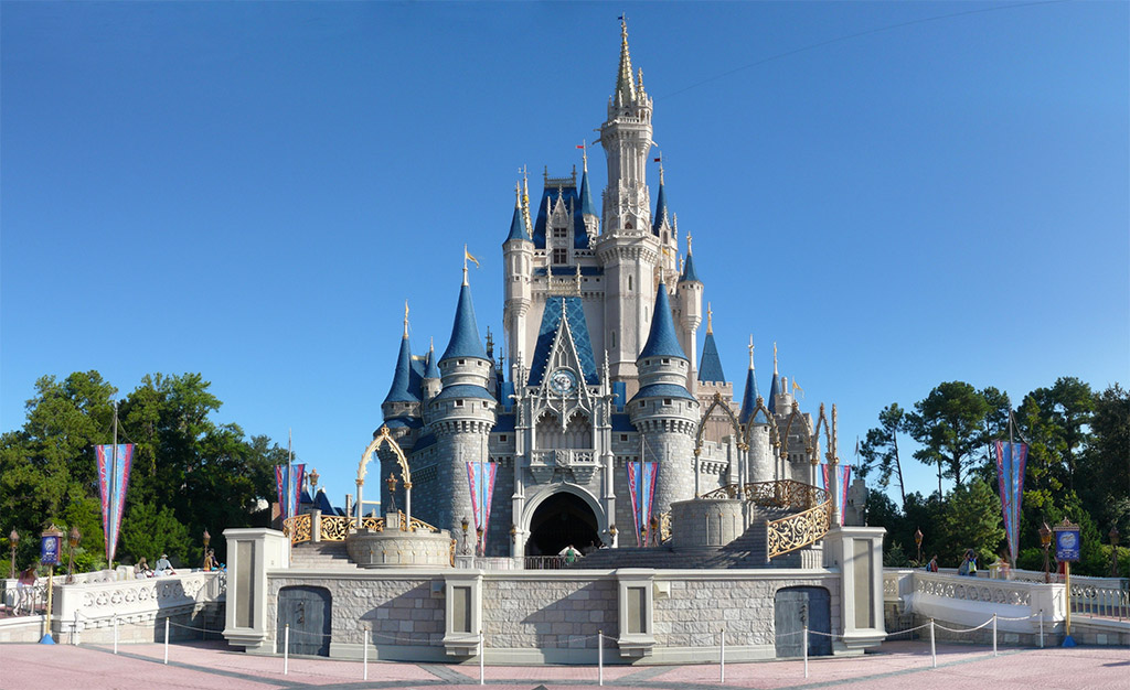Popelčin zámek v zábavní parku Walt Disney World Park (foto: Michael Gray/Wikimedia Commons - CC BY-SA 2.0)