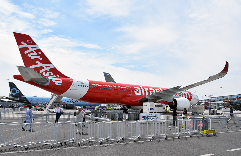 První Airbus A330neo určený pro Thai AirAsia X představil Airbus na letošním pařížském aerosalonu (foto: Airbus)