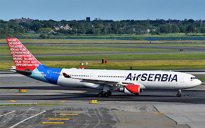 Jediný Airbus A330 společnosti Air Serbia ve speciálním livery "Serbia Creates" (foto: Adam Moreira/Wikimedia Commons - CC BY-SA 4.0)