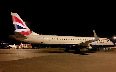 Technické mezipřistání Embraeru 190 společnosti BA CityFlyer v Praze (foto: Centaureax)
