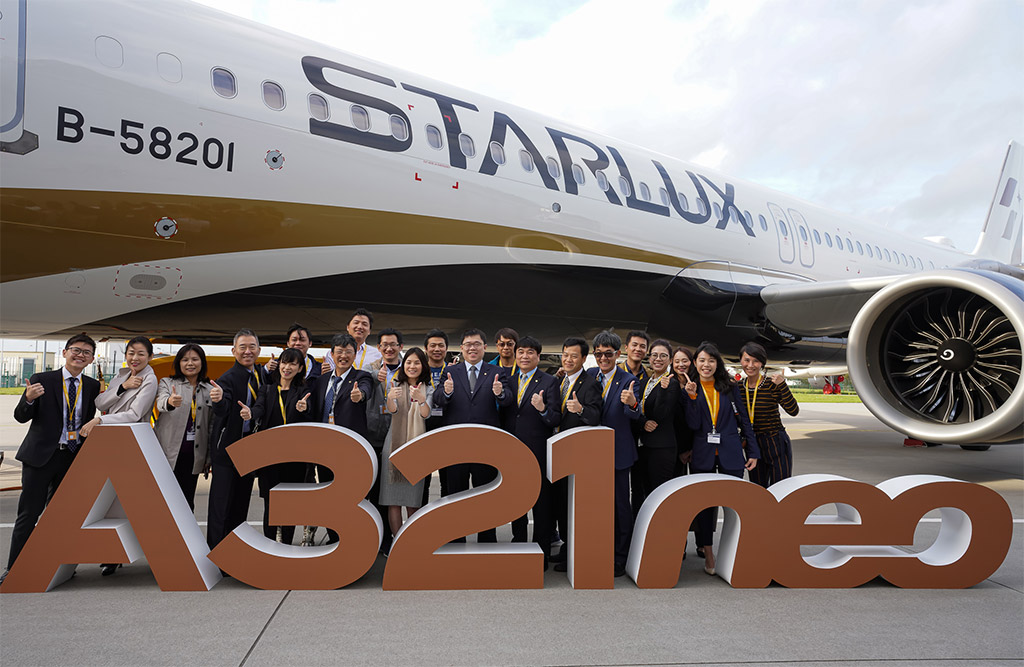 Převzetí prvního letounu (foto: Starlux Airlines)