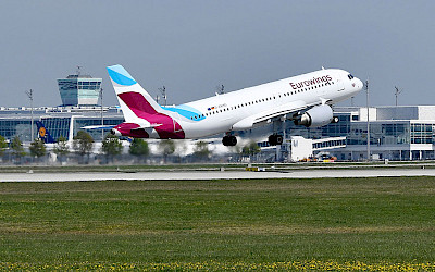 Letoun Eurowings startuje z mnichovského letiště (foto: Flughafen München GmbH)