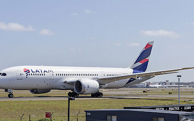 LATAM Airlines - Boeing 787-8 (foto: Bidgee/Wikipedia Commons - CC BY-SA 3.0 AU)