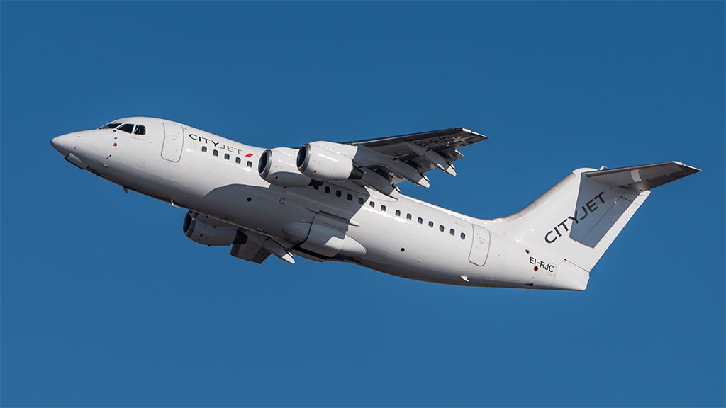 Letoun Avro RJ-85 v barvách CityJet (foto: Julian Herzog/Wikimedia Commons - CC BY 4.0)